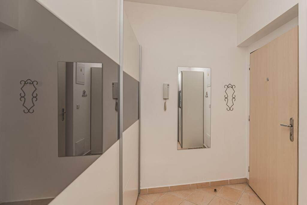 °°°Carolina'S Modern Apartment °°° Hradec Králové Dış mekan fotoğraf